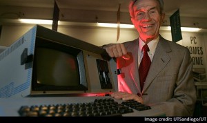 andrew_kay_with_kaypro_2005_at_computer_museum_utsandiego